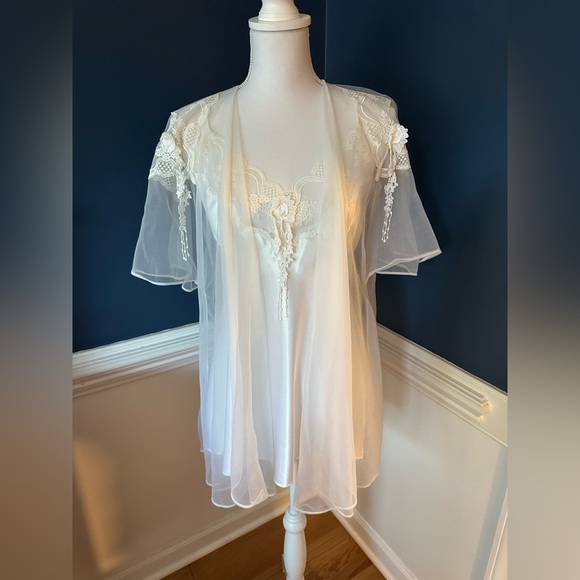 Vintage Cinema Etoile White Satin & Sheer Lace Babydoll + Robe Set - Picture 1 of 13